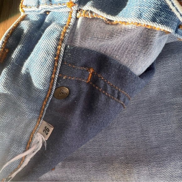 SOLD Guess Power Curvy mid-rise skinny jeans size 26 - Picture 8 of 9